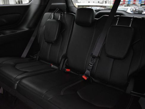 Used 2025 Chrysler Pacifica Select FWD image 17
