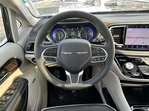 Used 2022 Chrysler Pacifica Limited image 15
