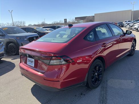 Certified 2025 Honda Accord SE image 5