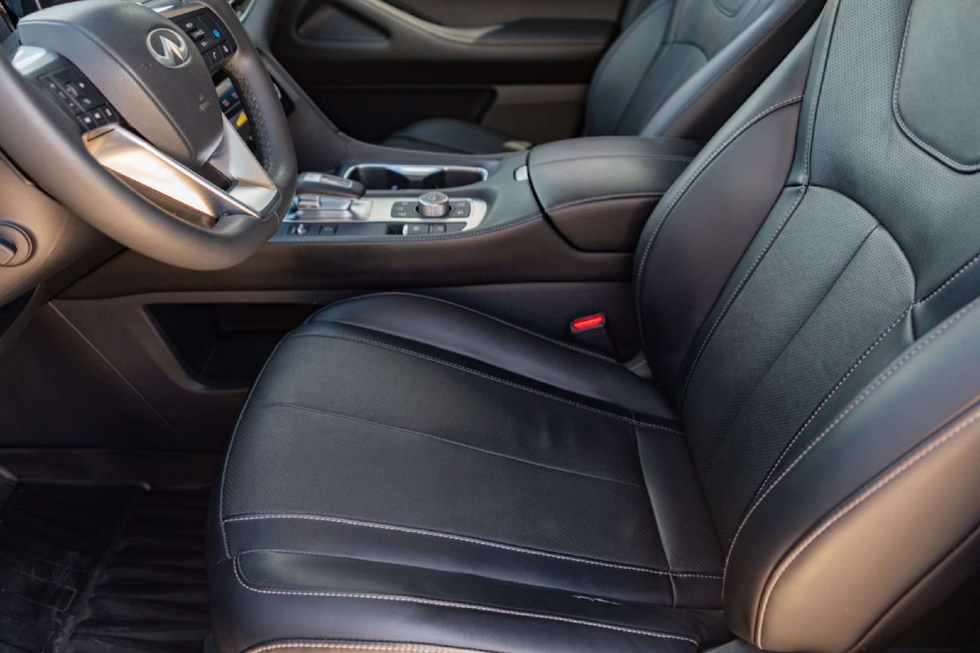 Certified 2023 INFINITI QX60 Luxe w/ Cargo Package FWD image 9