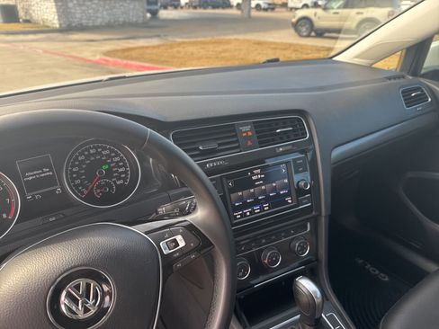 Used 2021 Volkswagen Golf 4-Door image 47