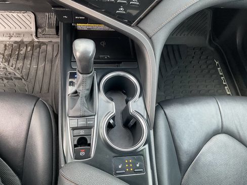 Used 2020 Toyota Camry XLE image 24