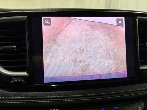 Used 2023 Chrysler Pacifica Touring-L FWD image 48