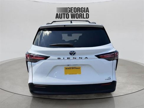 Used 2021 Toyota Sienna LE FWD image 12