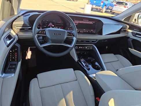 Used 2025 Audi Q5 Premium Plus w/ Premium Plus image 7