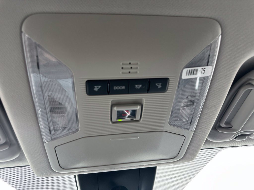 Used 2025 Toyota RAV4 XLE AWD/4WD image 44