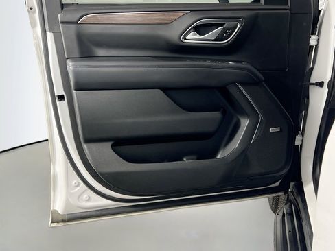 Used 2022 Chevrolet Suburban High Country image 17