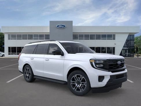 New 2026 Ford Expedition Active image 7