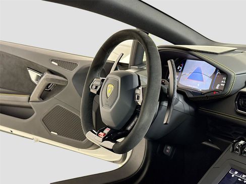 Used 2022 Lamborghini Huracan EVO RWD image 31