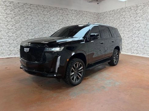 Used 2023 Cadillac Escalade Premium Luxury image 3