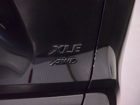 Used 2022 Toyota RAV4 XLE AWD/4WD image 12