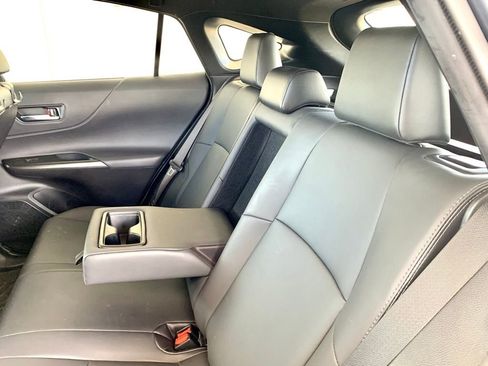 Used 2022 Toyota Venza XLE image 13