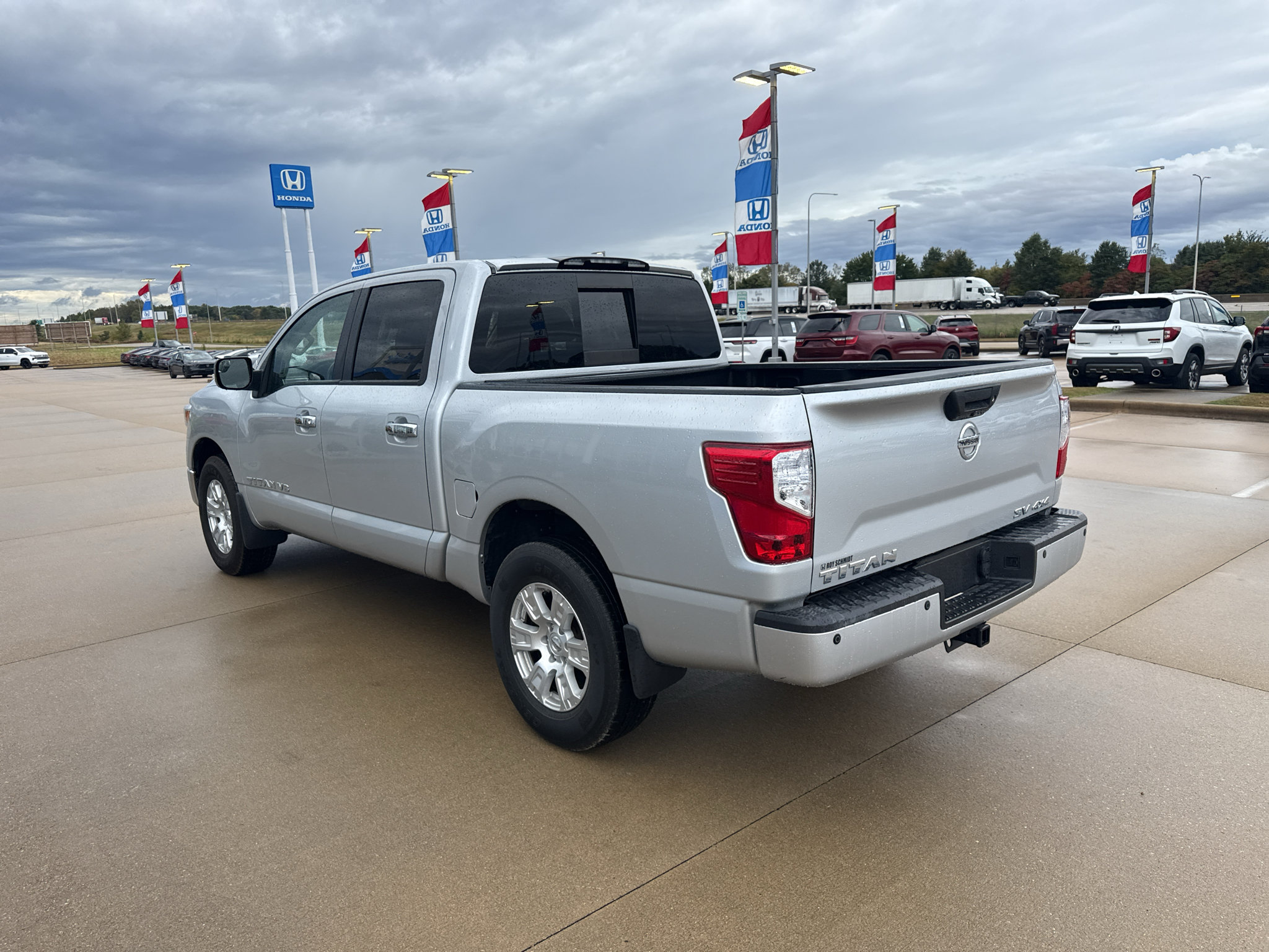 Used 2018 Nissan Titan SV w/ SV Convenience Package AWD/4WD image 7