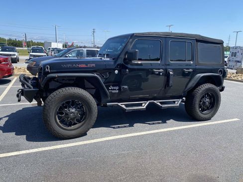 Used 2018 Jeep Wrangler Unlimited Sport S AWD/4WD image 4