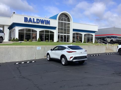 Used 2024 Buick Envista Preferred w/ Convenience I Package image 5