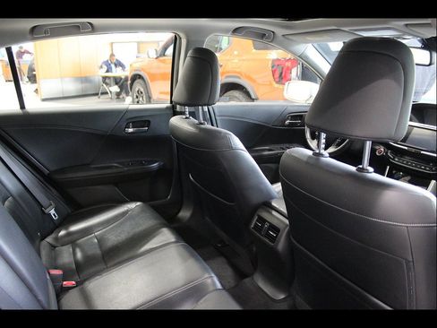 Used 2017 Honda Accord Touring image 20