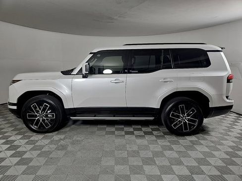 Used 2025 Lexus GX 550 w/ Accessory Package (2T) image 8