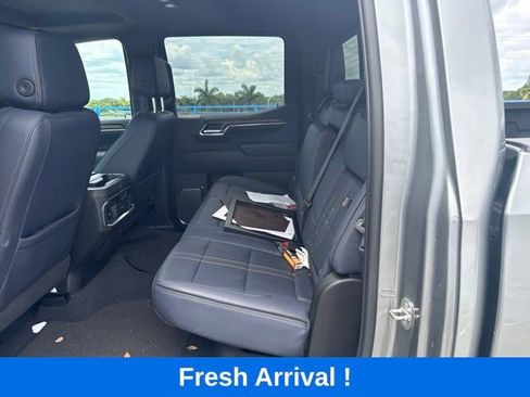 Used 2024 Chevrolet Silverado 1500 High Country w/ Technology Package RWD image 3