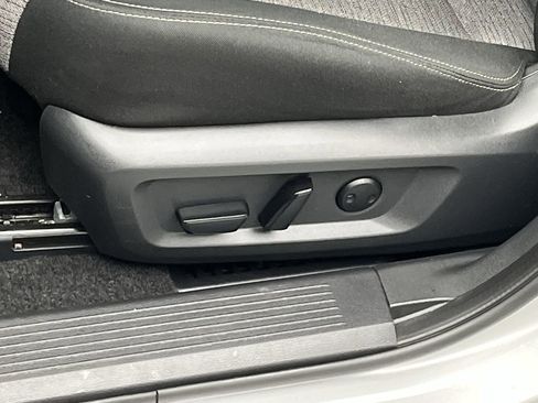 Used 2023 Nissan Rogue SV image 10