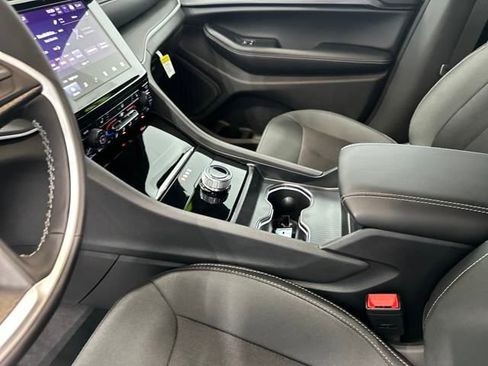 New 2025 Jeep Grand Cherokee Laredo w/ Luxury Tech Group I image 15