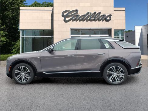 New 2026 Cadillac Lyriq Luxury image 2