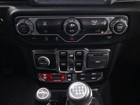 Used 2022 Jeep Wrangler Unlimited Rubicon w/ Dual Top Group AWD/4WD image 36