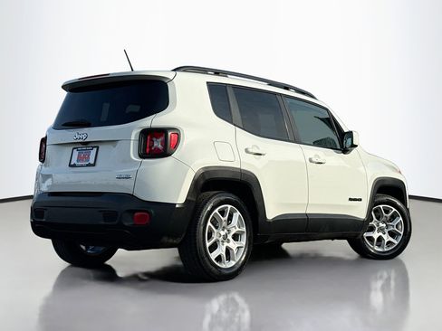 Used 2016 Jeep Renegade Latitude image 2