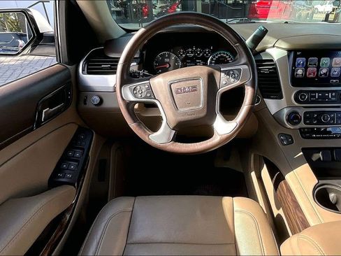 Used 2017 GMC Yukon SLT image 8