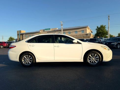 Used 2015 Toyota Camry LE FWD image 3