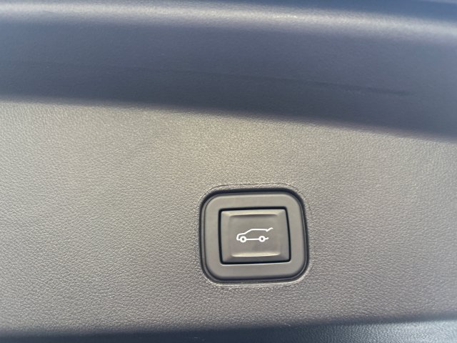 Used 2024 Cadillac Lyriq Luxury w/ LPO, Floor Liner Package AWD/4WD image 17