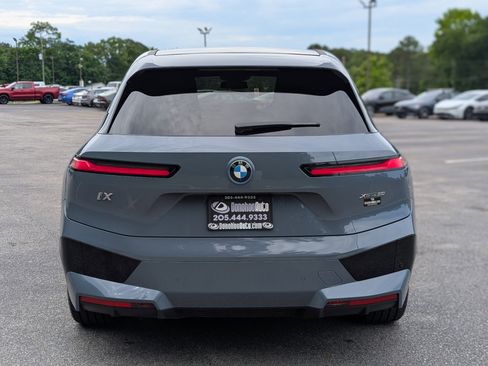 Used 2023 BMW iX xDrive50 w/ Premium Package AWD/4WD image 8