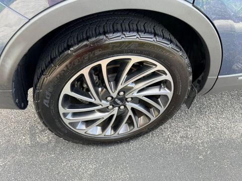 Used 2019 Lincoln Nautilus Reserve image 12