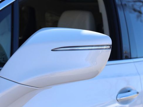 Used 2023 Buick Enclave Essence w/ Experience Buick Package image 5