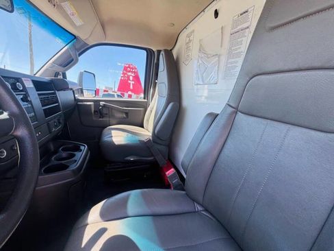 Used 2022 GMC Savana 3500 Extended w/ Power Convenience Package image 12