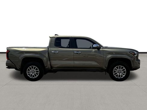 Used 2025 Toyota Tacoma Limited AWD/4WD image 4