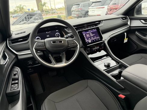 New 2025 Jeep Grand Cherokee Laredo X image 11