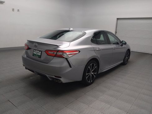 Used 2020 Toyota Camry SE image 9