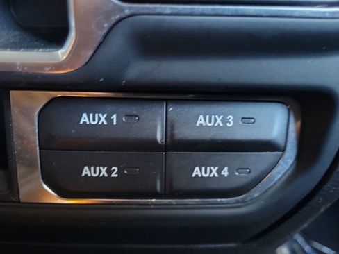 Used 2020 Jeep Gladiator Overland image 9