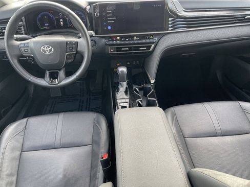 Used 2025 Toyota Camry XLE image 24