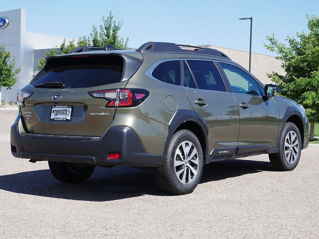 Used 2024 Subaru Outback Premium AWD/4WD image 5