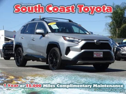 Used 2025 Toyota RAV4 SE image 1