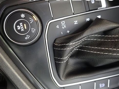 Certified 2021 Volkswagen Tiguan SEL image 24