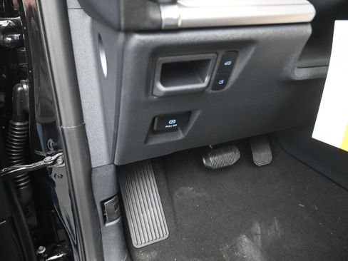 New 2025 Ford Expedition Active image 13