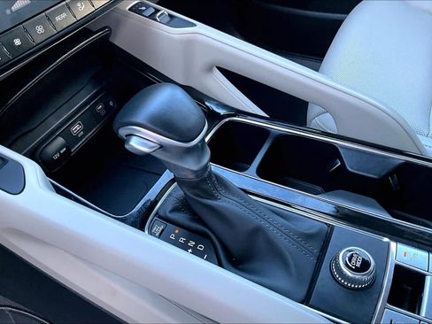 Certified 2025 Kia Telluride S FWD image 17