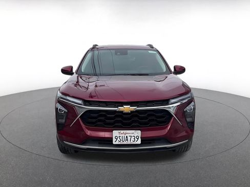 Used 2025 Chevrolet Trax LT w/ LT Convenience Package image 4