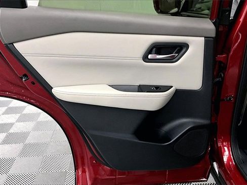 New 2025 Nissan Rogue SL image 31