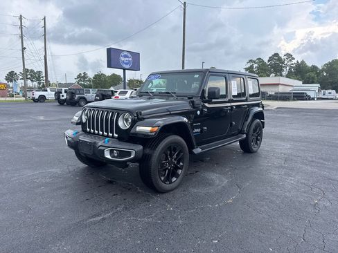 Used 2023 Jeep Wrangler Unlimited Sahara w/ Cold Weather Group AWD/4WD image 1