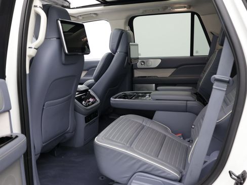 Used 2021 Lincoln Navigator Black Label w/ Cargo Convenience Package AWD/4WD image 31