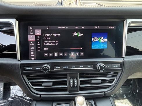 Certified 2021 Porsche Macan image 21