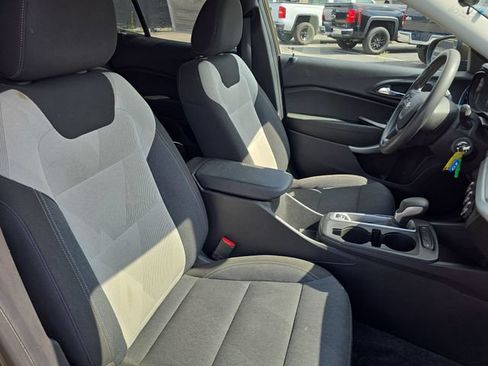 Used 2024 Chevrolet Trax LS w/ LS Convenience Package FWD image 32
